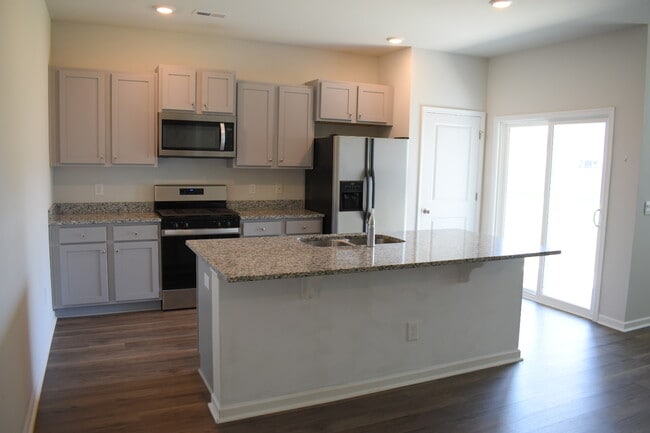 Building Photo - 832 Delta Ct