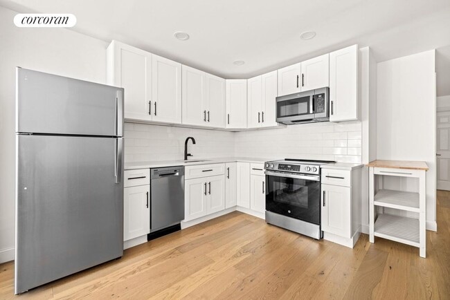 Foto del edificio - 843 Lafayette Ave