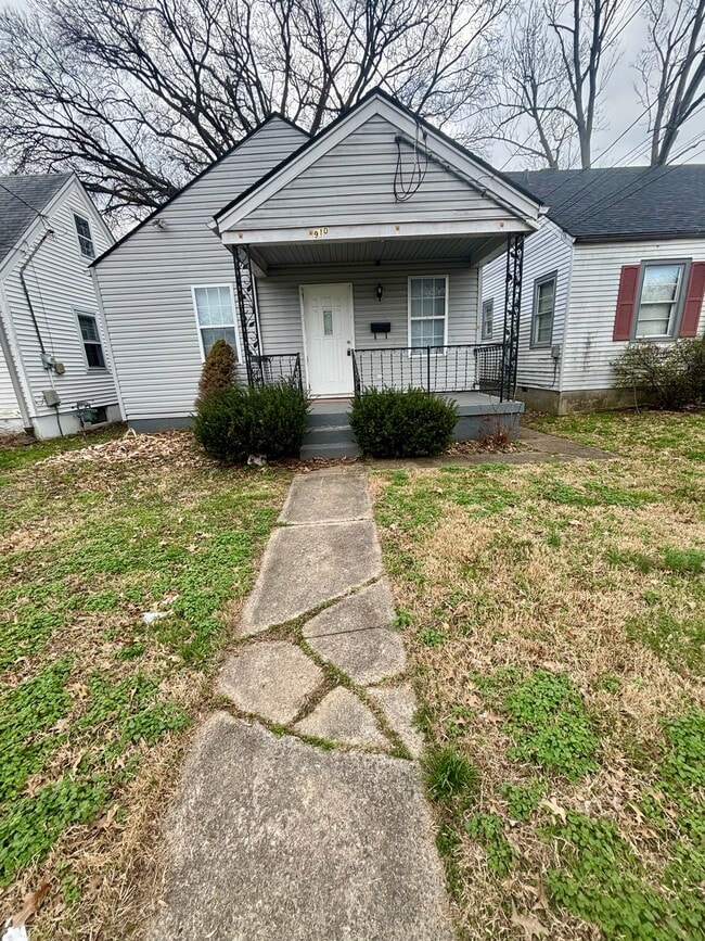 Building Photo - 910 W Whitney Ave