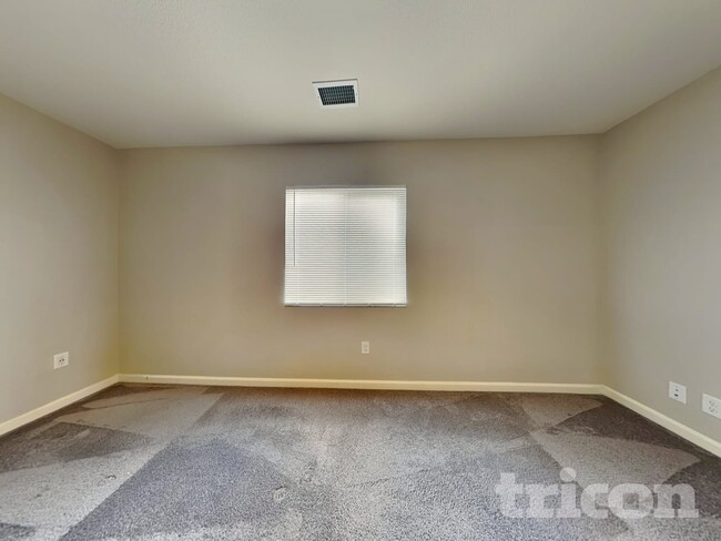 Building Photo - 8952 Elk Ravine Dr