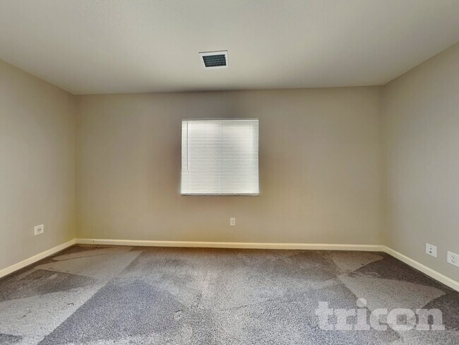 Foto del edificio - 8952 Elk Ravine Dr