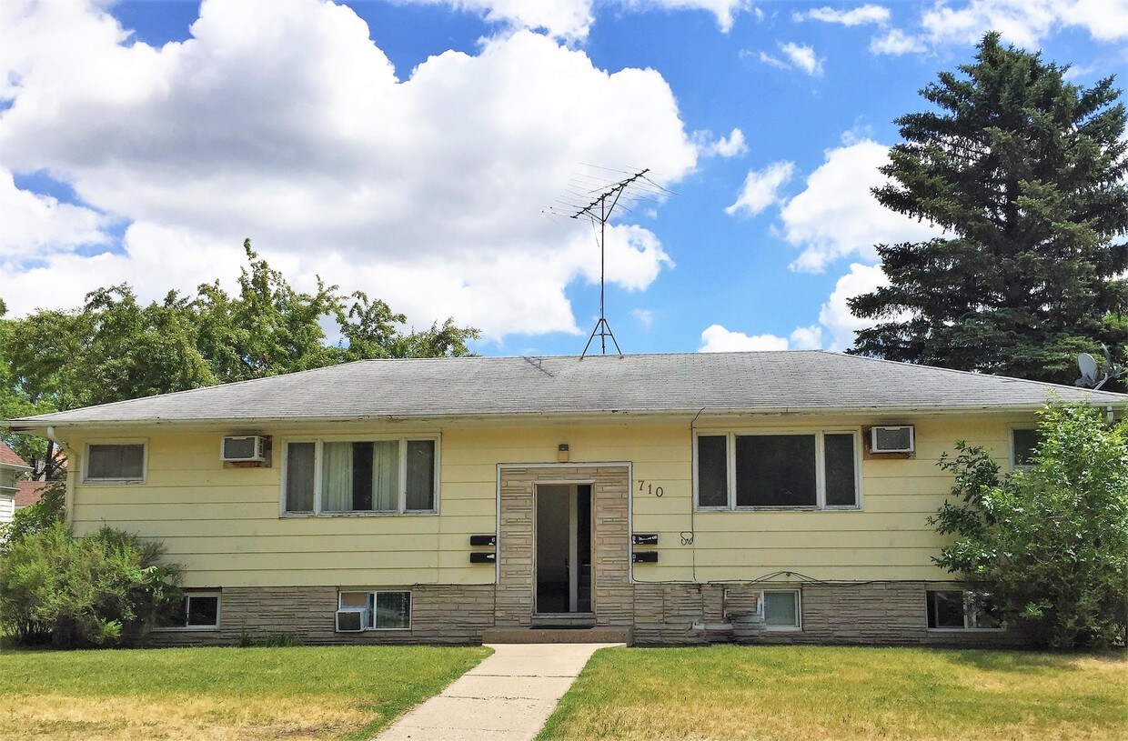 710 Central Ave N Unit 4, Valley City, ND 58072 Apartment for Rent in Valley City, ND
