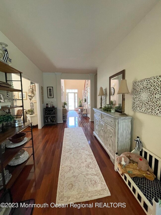 Building Photo - 535 Country Club Dr