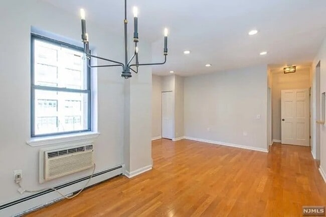 Foto del edificio - 712 Forest St