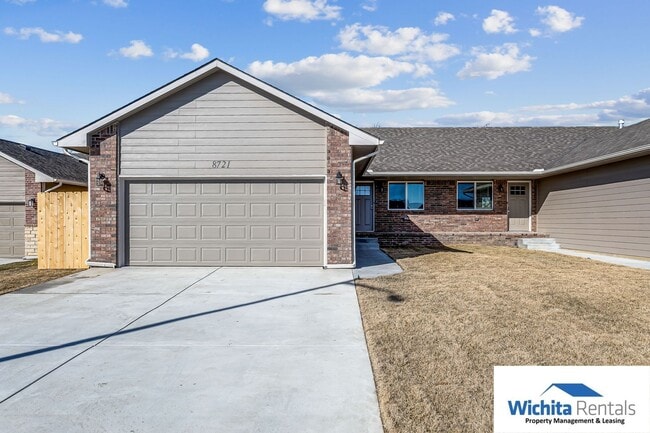 Building Photo - Newer 4 bed, 3 bath duplex!