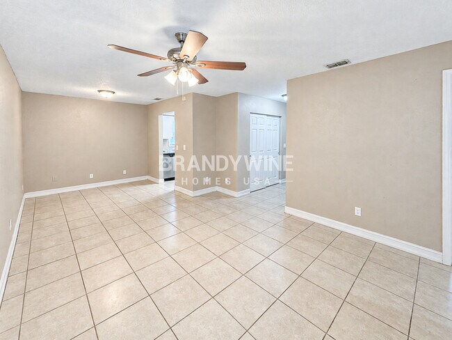 Foto del edificio - 11103 N 27th St
