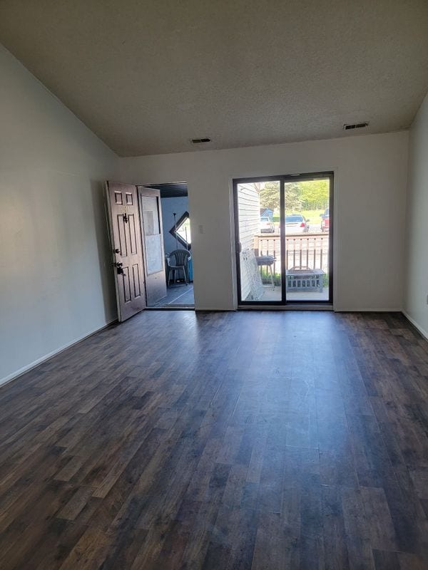 Building Photo - 155 Snowshoe Ct