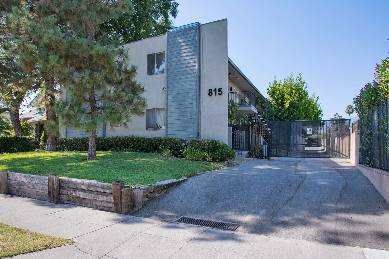 Primary Photo - 815 E Villa St