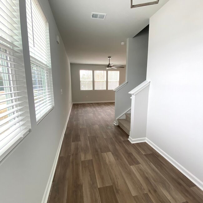 Foto del edificio - 3336 Mid Summer Ln