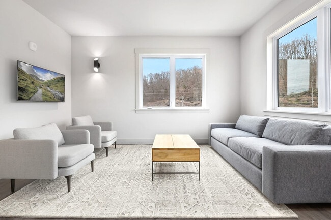 Building Photo - 10 Riordan Rd