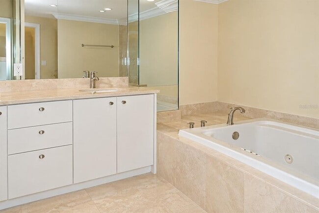 Building Photo - 16500 Collins Ave