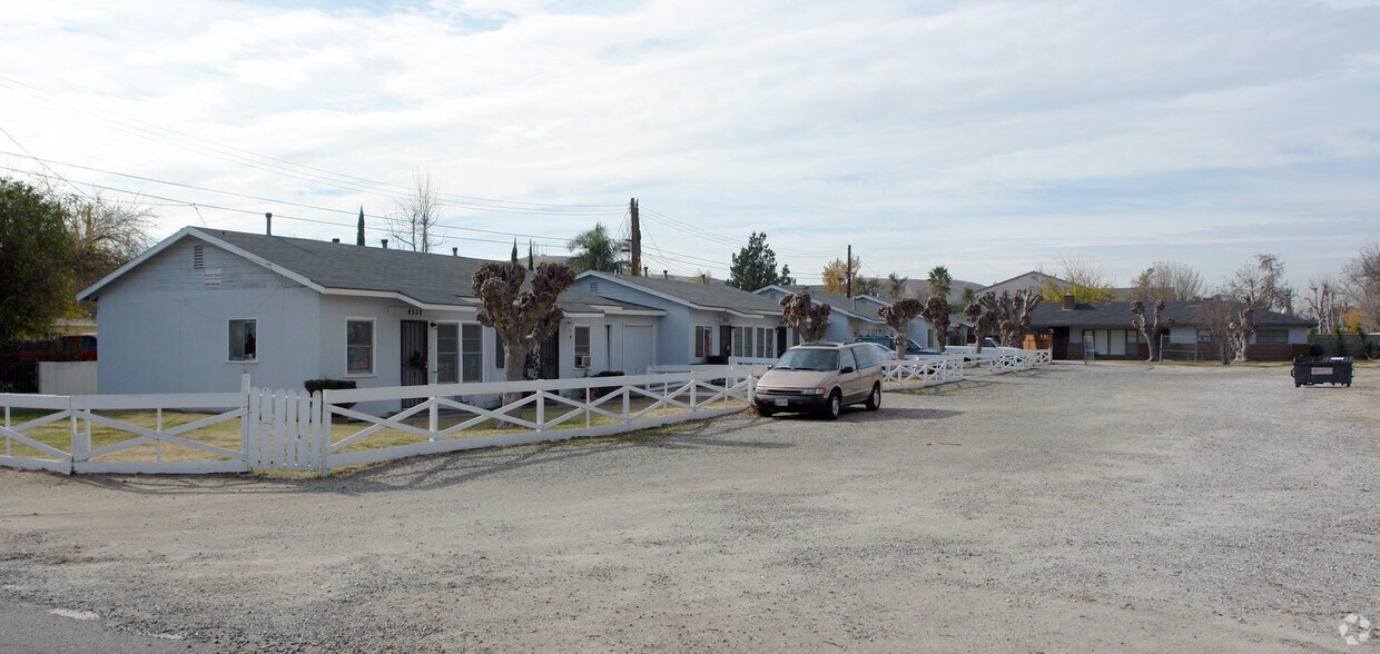 Foto principal - 4558-4572 N F St