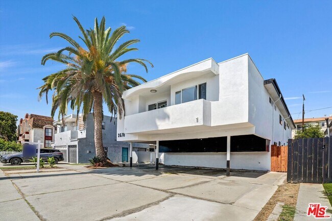 Foto del edificio - 3670 Greenfield Ave