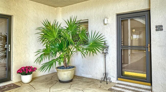 Foto del edificio - 1355 S Portofino Dr