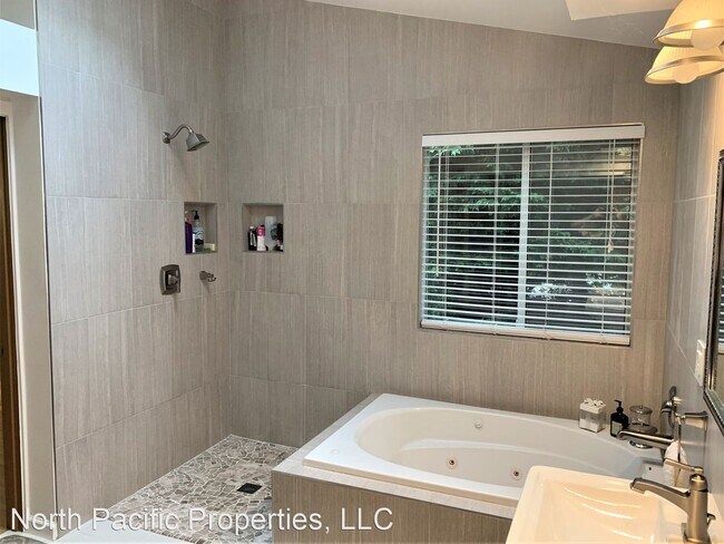 Foto del edificio - 3 br, 2.5 bath House - 2012 163rd St. SE.