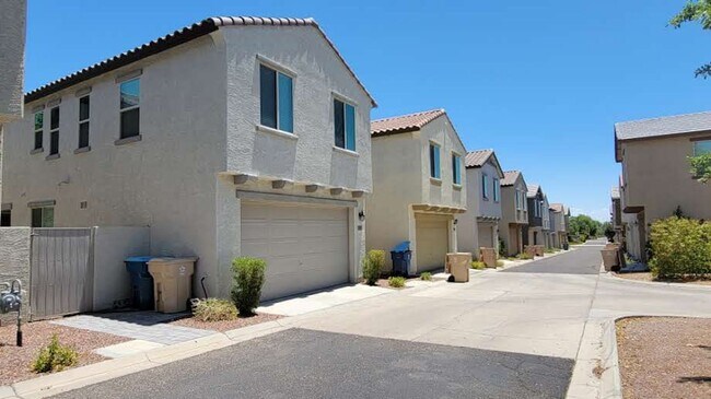 Building Photo - Verrado amenities at an affordable price!