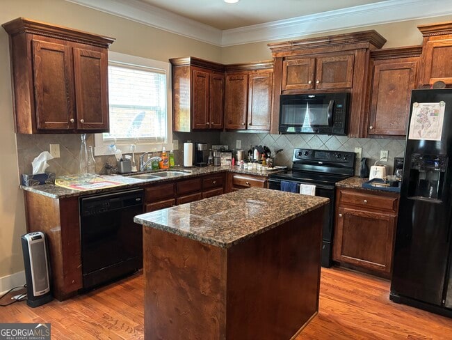 Building Photo - 137 Putters Dr