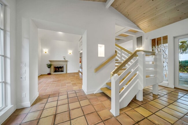 Building Photo - 1041 Las Amigas Rd