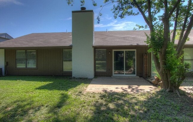 Building Photo - Updated 3 Bed 2 Bath - Broken Arrow