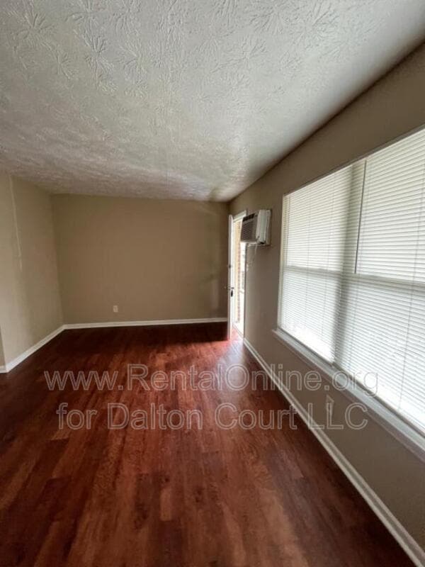 Photo - 1972 Cambridge Dr Apartment