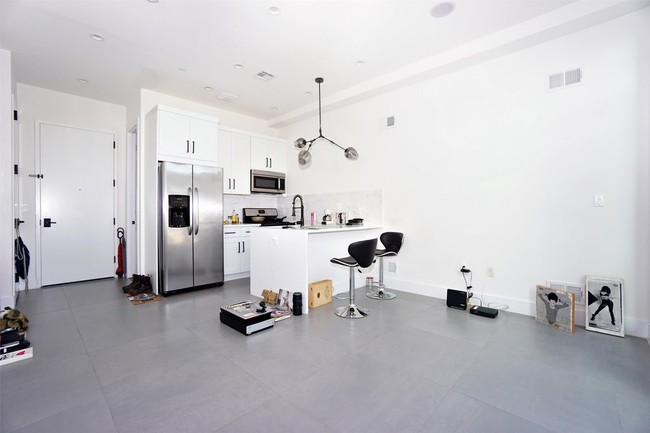 Building Photo - 1611 Myrtle Avenue - 2R