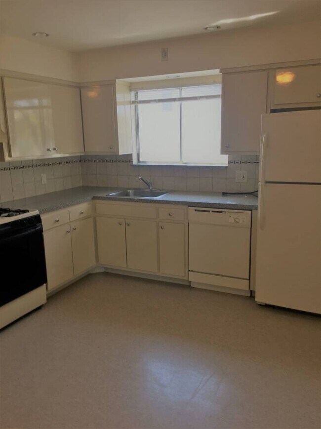Foto del edificio - 52 Juniper Rd