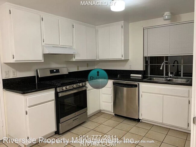 Building Photo - 3 br, 2 bath House - 1124 Massachusetts Ave