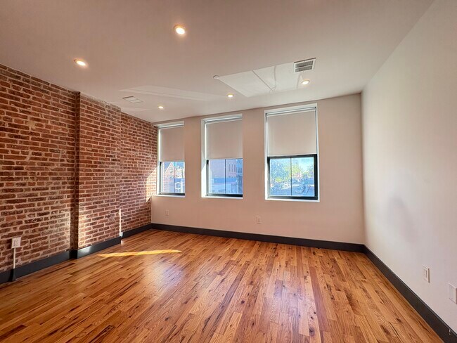 Foto del edificio - 568 Communipaw Ave