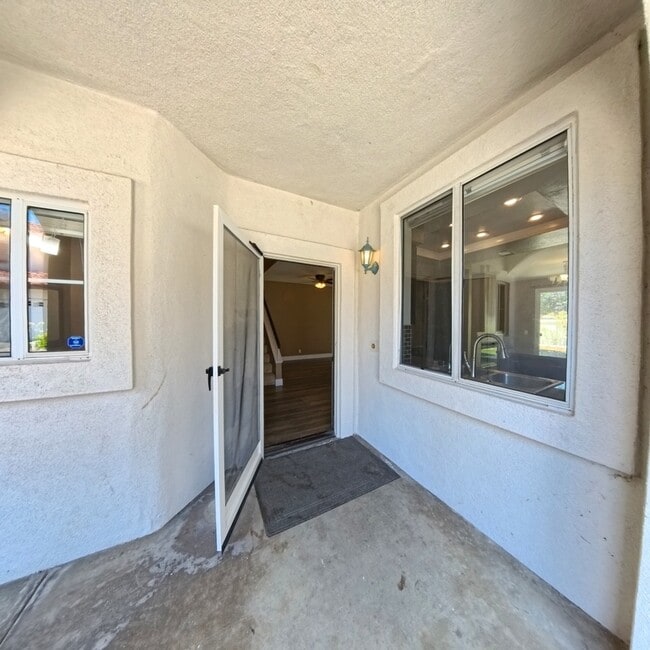 Building Photo - 9 Via Lampara