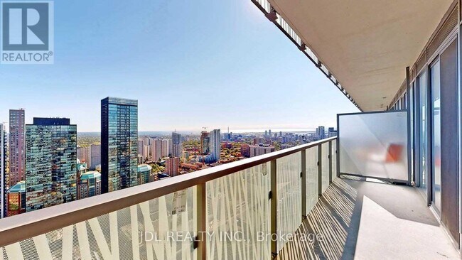 Photo du bâtiment - 50 Charles St E