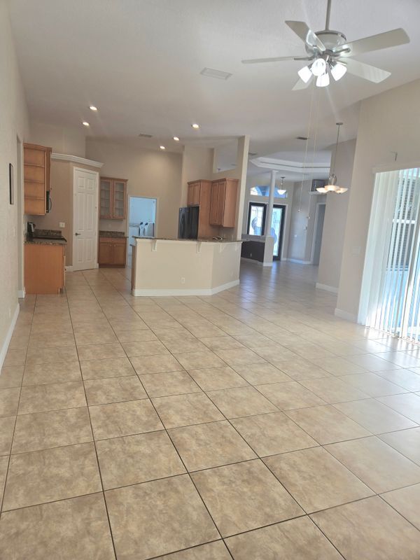 Foto del edificio - 2472 SW Valnera St