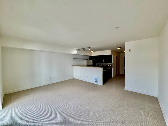 Building Photo - Renovated Studio in Capitol Hill with Rooftop City Views!!!!