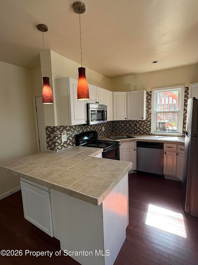 Foto del edificio - 1042 Taylor Ave