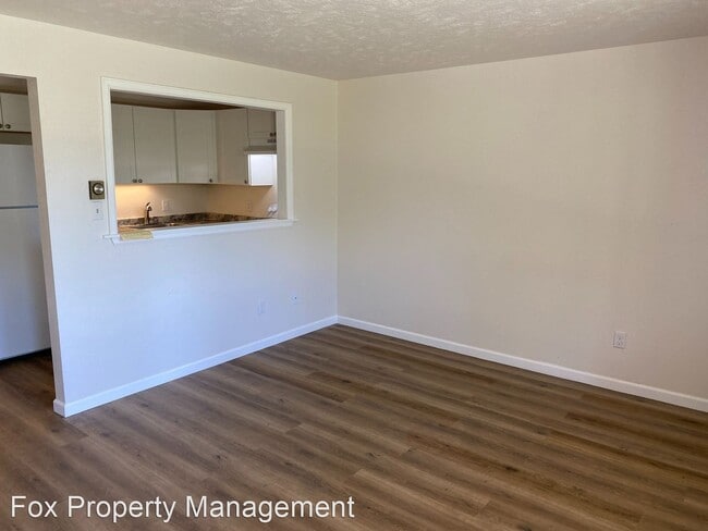 Building Photo - 528 Baker St