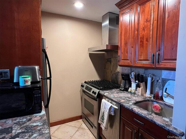 Building Photo - 310 Riverside Blvd