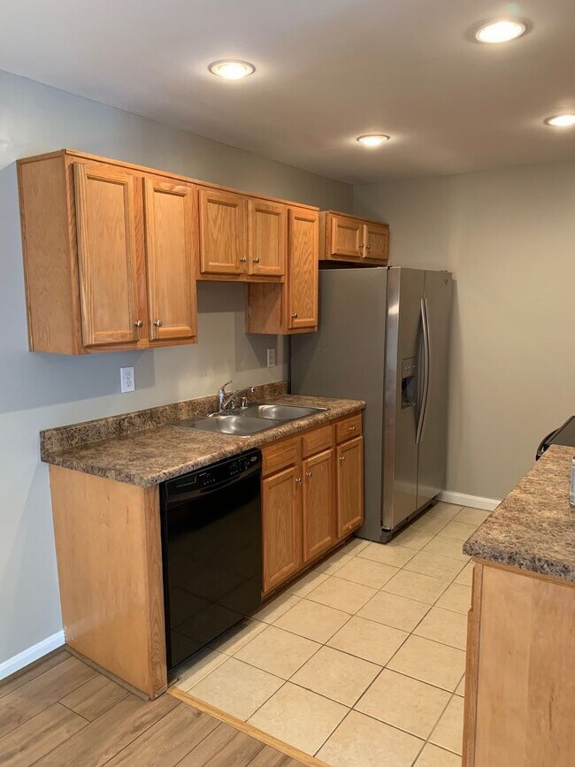 Building Photo - 12507 Townepark Way 104
