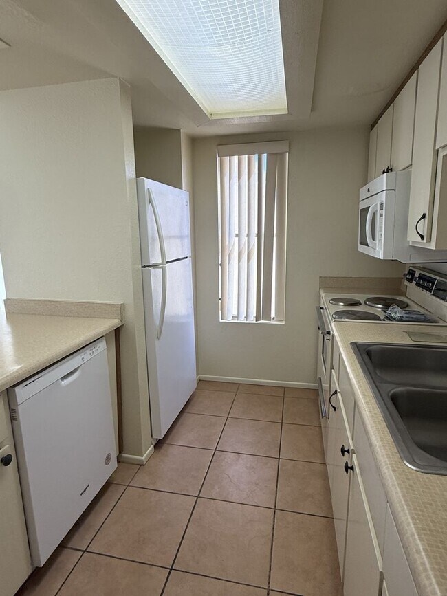 Building Photo - 9870 E La Palma Ave