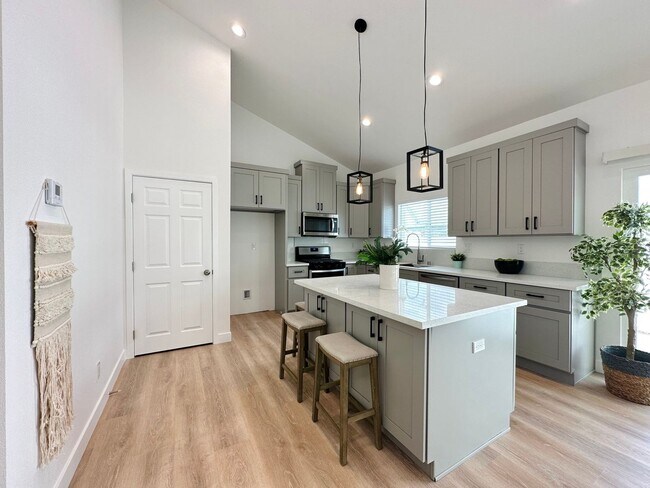 Foto del edificio - Showing Times: Every Mondays and Wednesdays 3:30PM -4:30PM