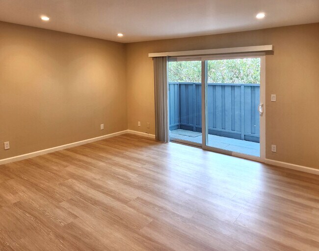 Foto del edificio - 14245 Lora Dr