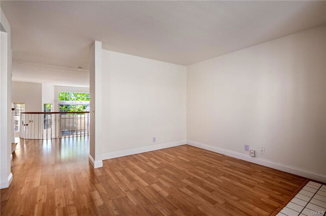 Foto del edificio - 2300 Maple Ave