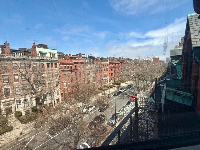 Foto del edificio - 475 Beacon St