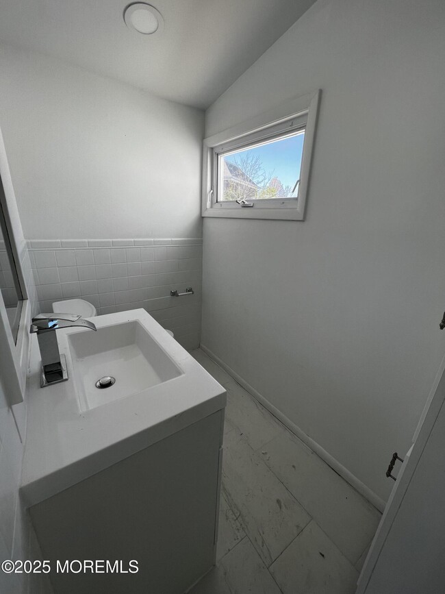 Building Photo - 205 Locust Ave