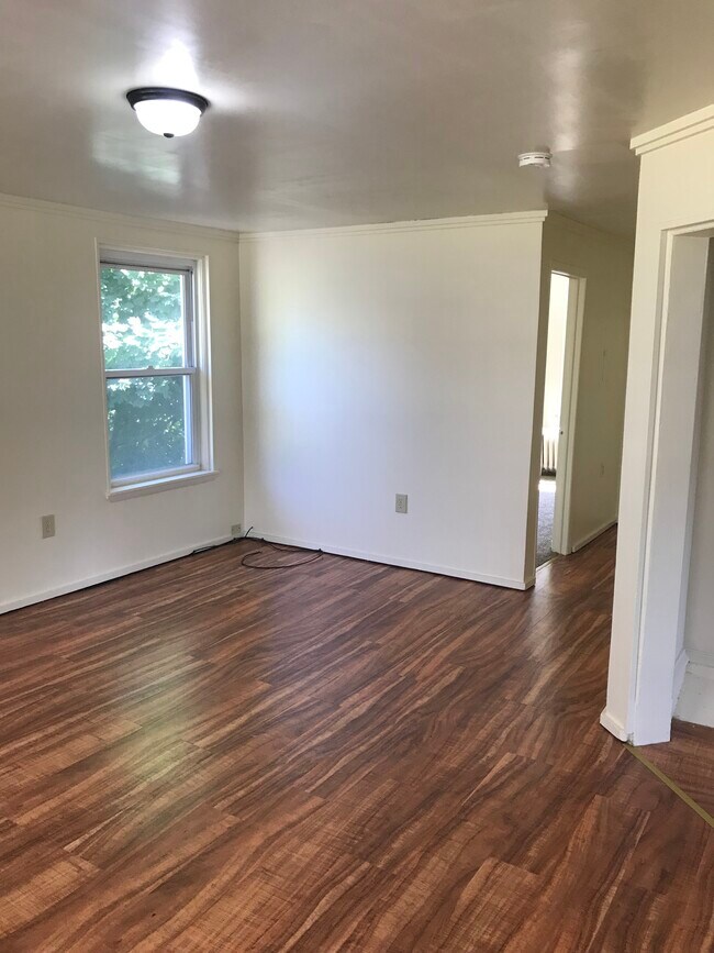 Sala de estar - Estudio - 1708 Linden St