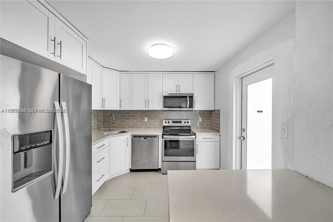 Building Photo - 650 Coral Wy