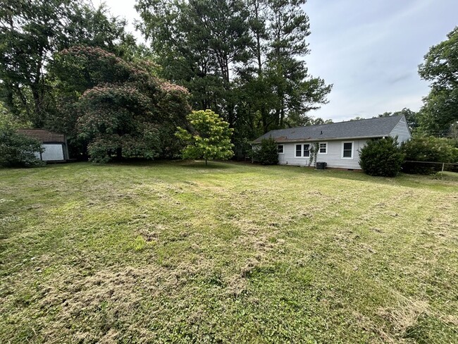 Building Photo - 1323 Meadowbrook Cir