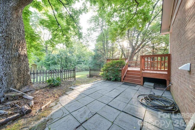 Foto del edificio - 6700 Castlegate Dr