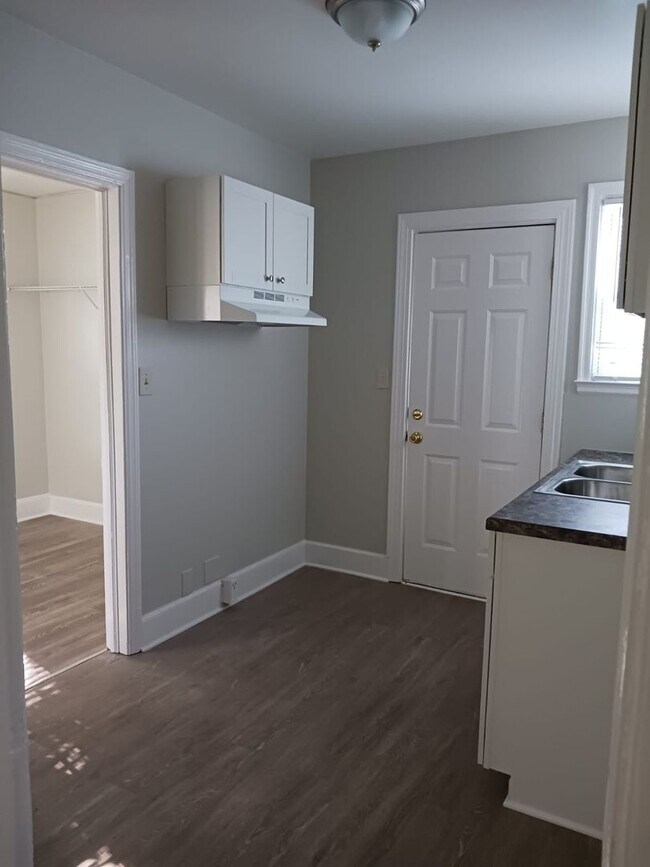 Building Photo - 314/316 N Ireland St