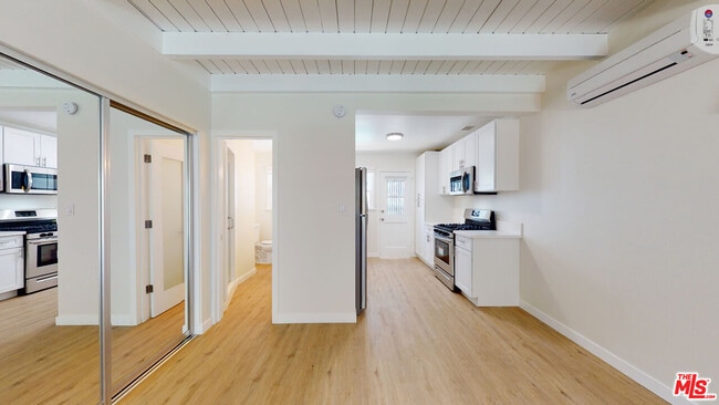 Building Photo - 8903 Harratt St