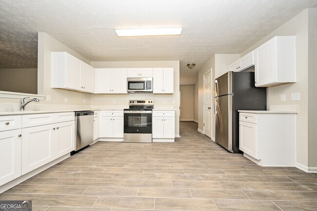 Foto del edificio - 4675 Forest Creek Ln