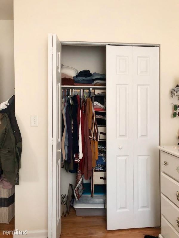 Building Photo - 855 N Oakley Ave